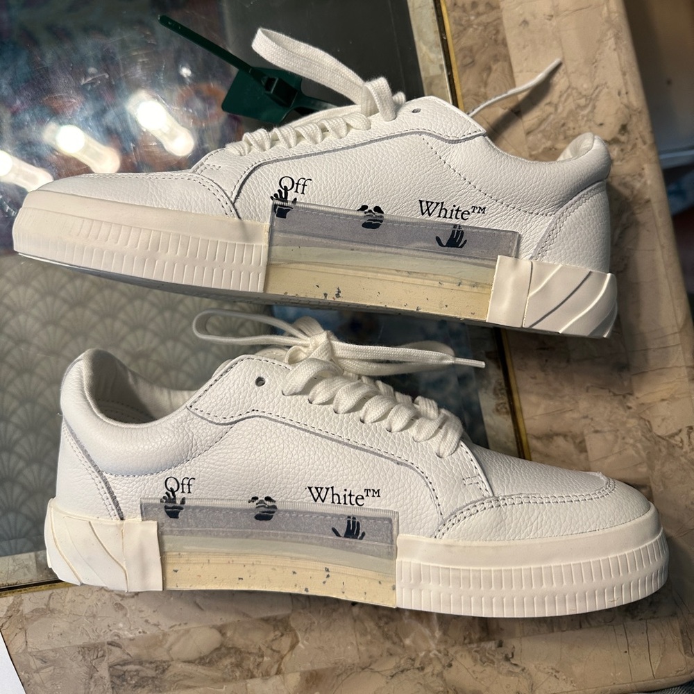*SOLD* NEW Authentic Off-White Low Vulcanized Leather Sneakers